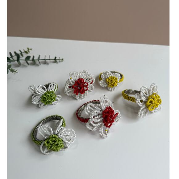 PIER 1 Beaded Daisy Napkin Rings Set of 6 | Floral Spring Summer Table Decor - Picture 1 of 6